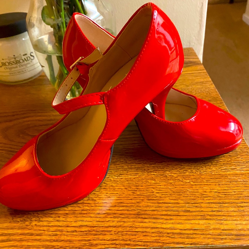 Size 6.5 Forever —-red patent Mary Jane pumps